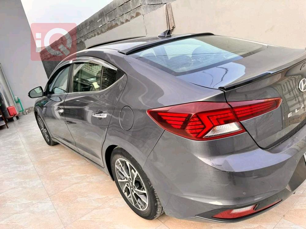 هیوندای ئەلەنترا